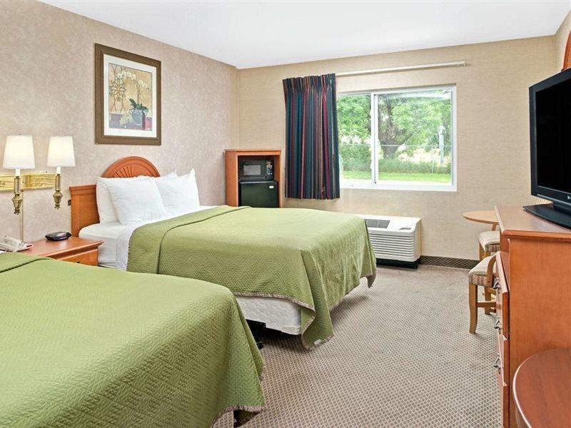 Travelodge By Wyndham Lincoln Airport I-80 Exteriör bild