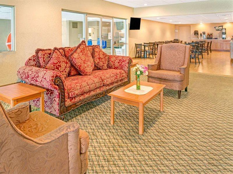 Travelodge By Wyndham Lincoln Airport I-80 Exteriör bild