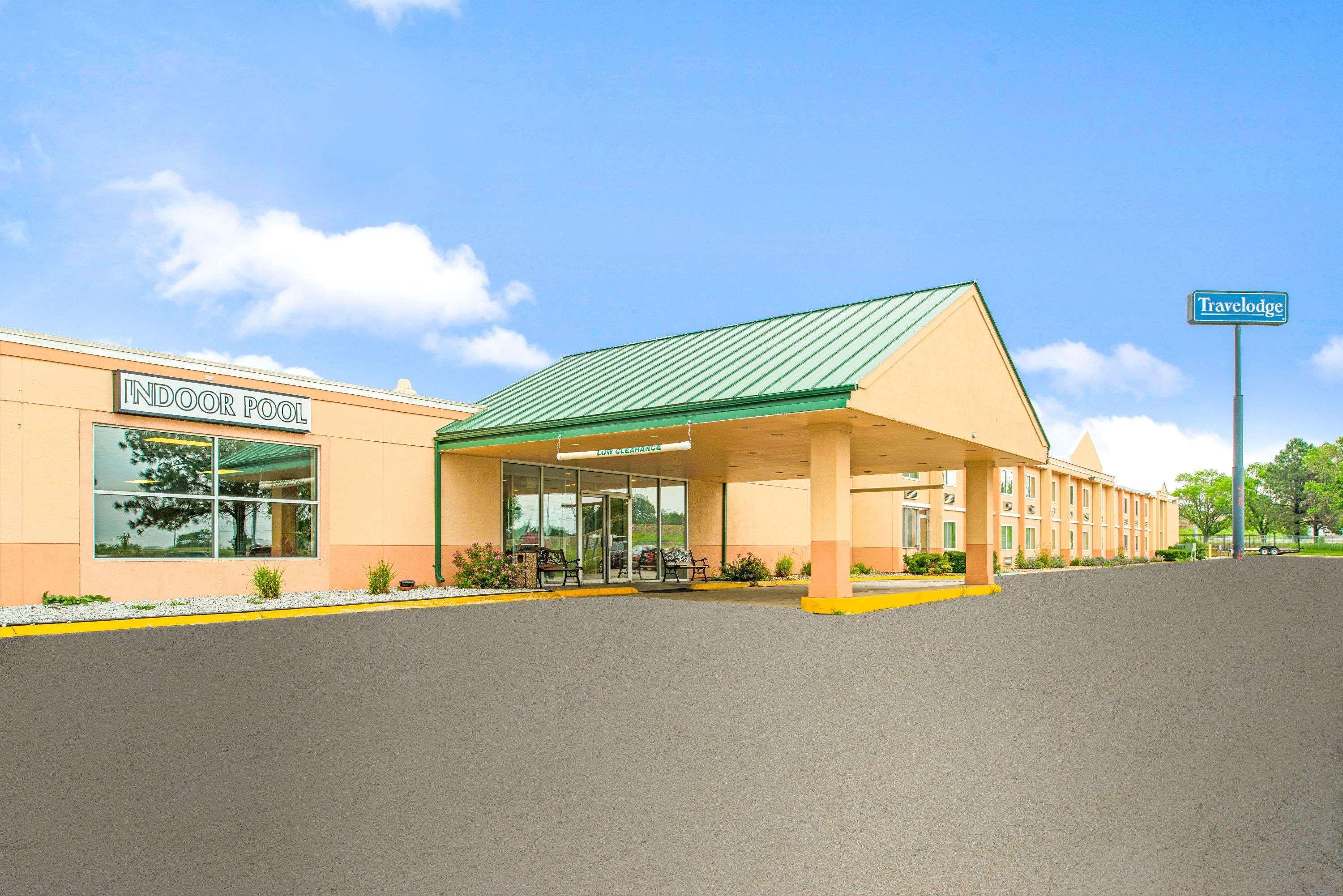 Travelodge By Wyndham Lincoln Airport I-80 Exteriör bild