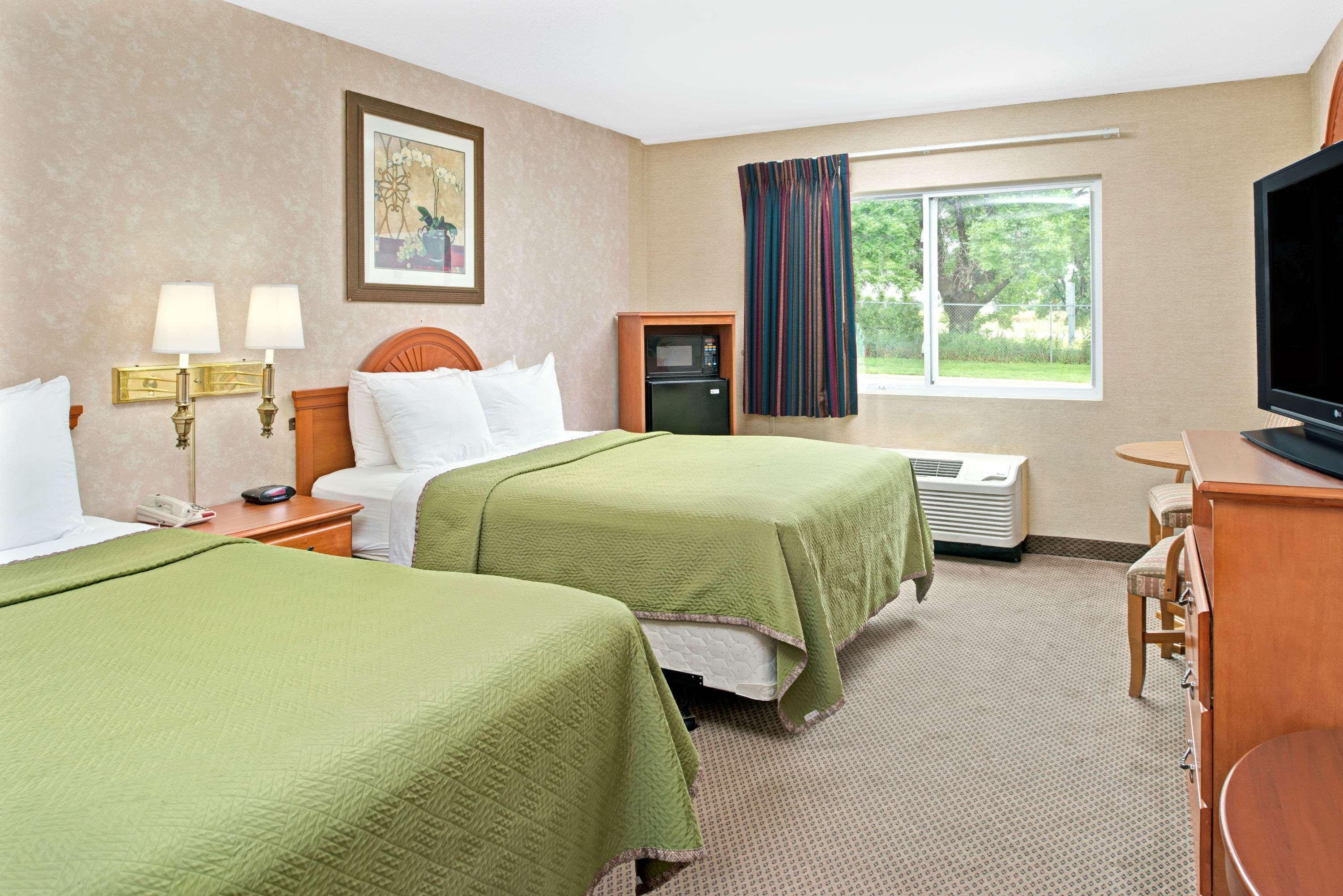 Travelodge By Wyndham Lincoln Airport I-80 Exteriör bild